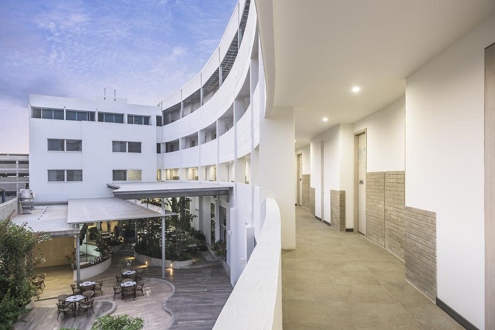 Pop Art Clc Puerto Mamonal Hotel